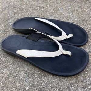 Olukai Black Flip Flop Sandals White Strappy Size 11 Womens